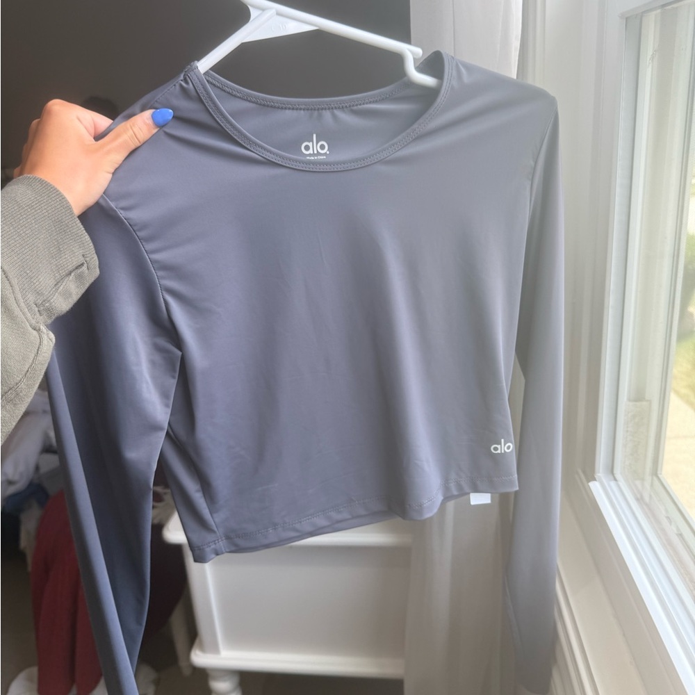 ALO Yoga Women's Long Sleeve workout Top